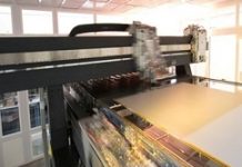 由折疊手機看顯示器發展趨勢 群雄競逐印刷式OLED技術為哪樁?